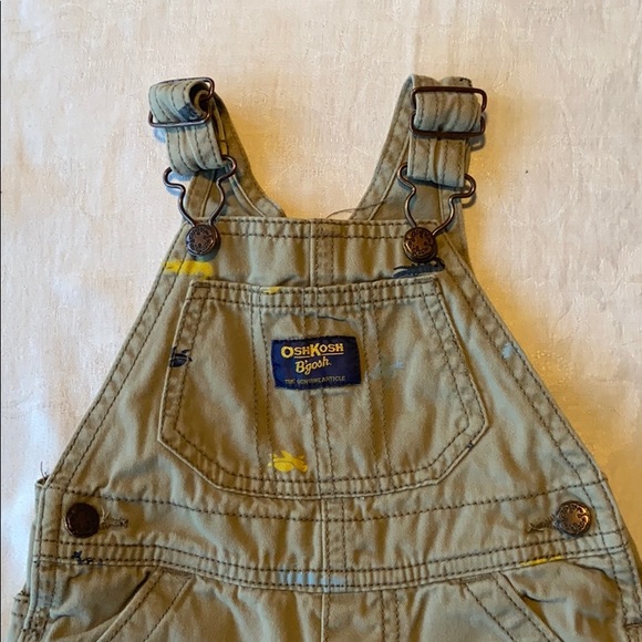 12 Mo. Oshkosh beige shortalls, alligator & frog